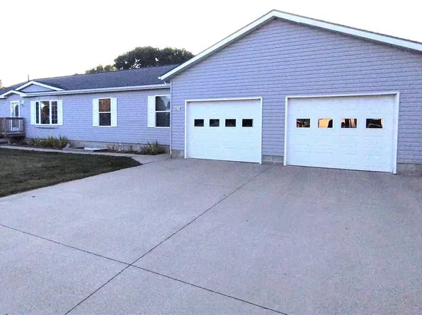 614 4th Ave NE, Sleepy Eye, MN 56085