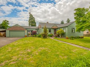 381 W Berkeley St, Gladstone, OR 97027