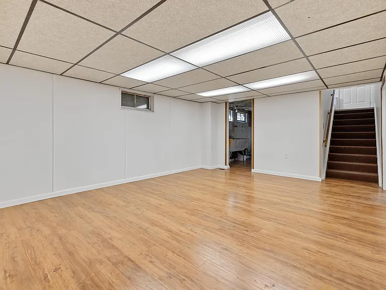 326 Cadman Dr — Photo 17