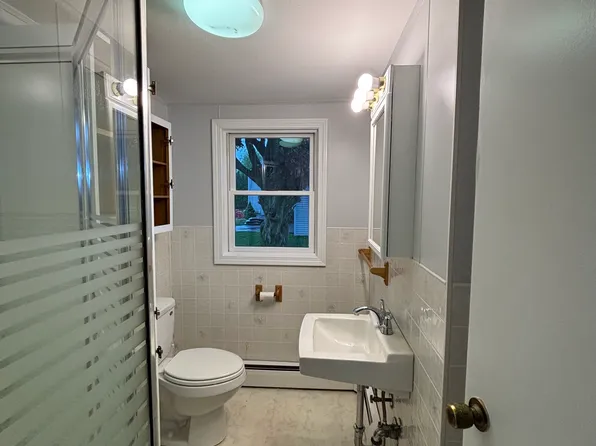 1 Hotchkiss St #5, Berlin, CT 06037