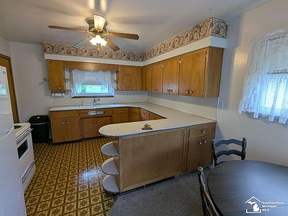 5th image of 3585 Vivian Rd