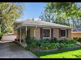 5639 Bentley Ave, Clarendon Hills, IL