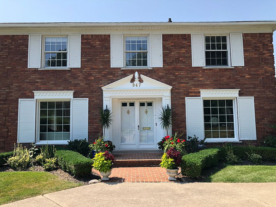 Center Entrance Colonial