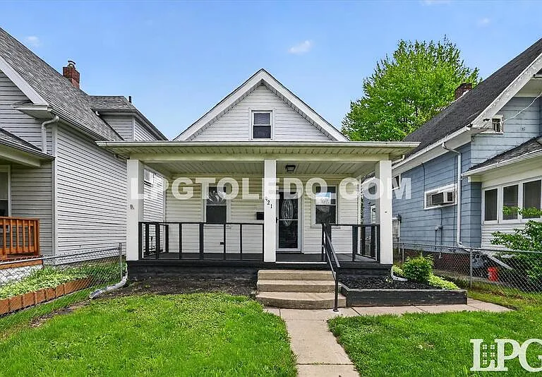 921 Berry St — Photo 2