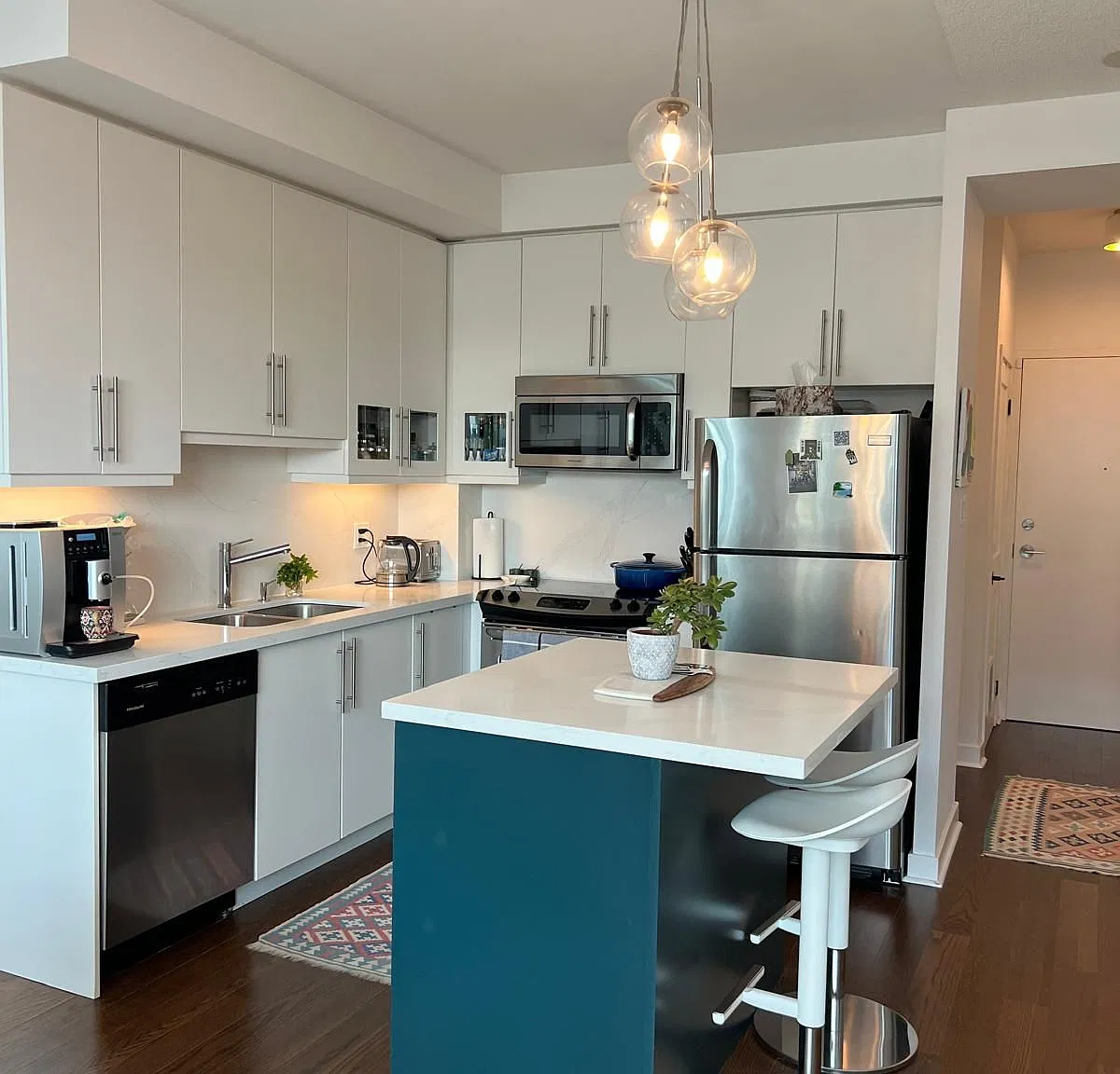 1171 Queen St W — Photo 4