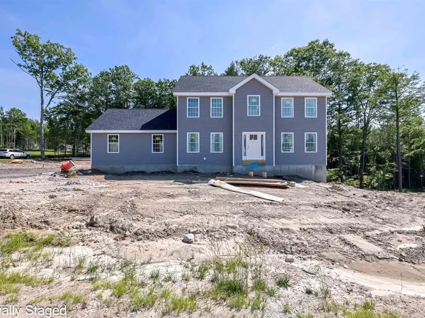 8 Blaisdell Court, Raymond, NH 03077