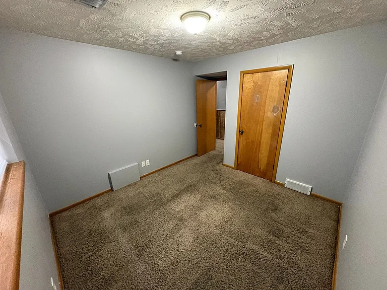 2335 B — Photo 12