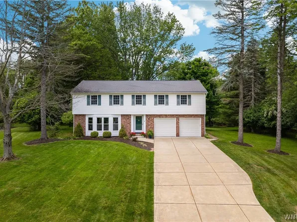 6 Stonehenge Ct, Orchard Park, NY 14127