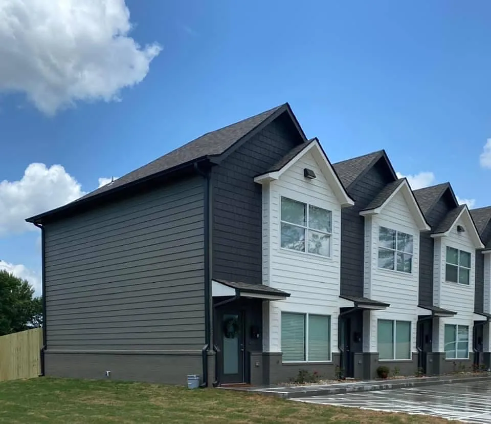 1320 N Kings Hwy — Photo 1