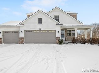 2874 Sunset Ridge Ct NE, Rockford, MI 49341