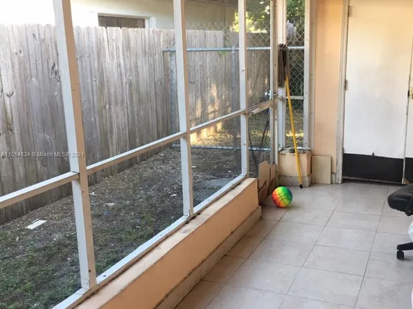 10346 NW 130th St, Hialeah Gardens, FL 33018