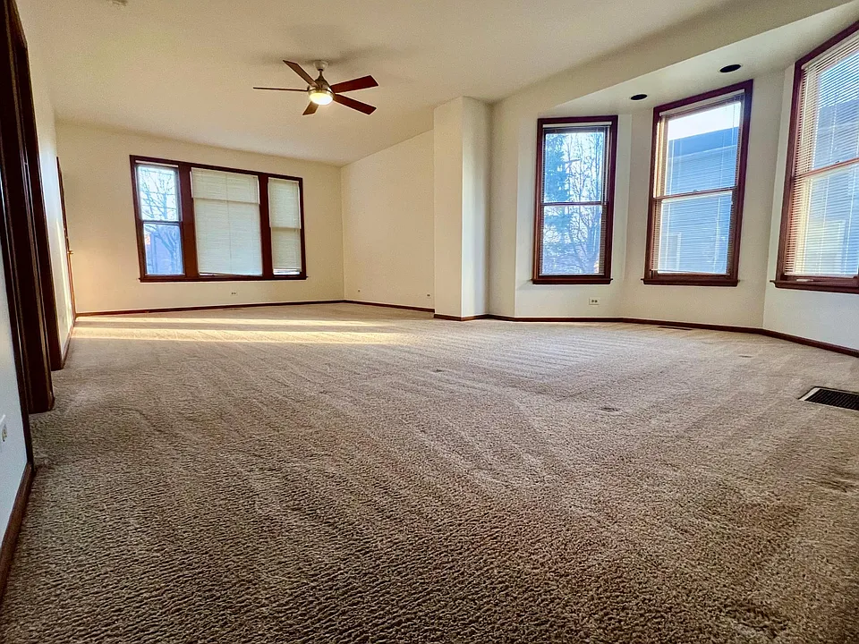 Living room/dining room
