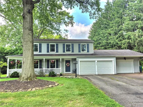 8967 Singing Hills Dr NE, Warren, OH 44484