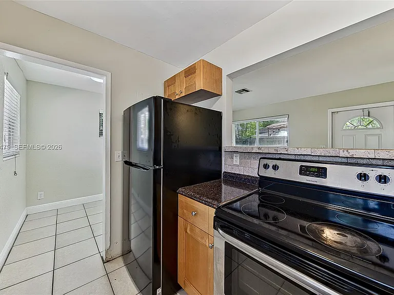 606 SW 16th St — Photo 10
