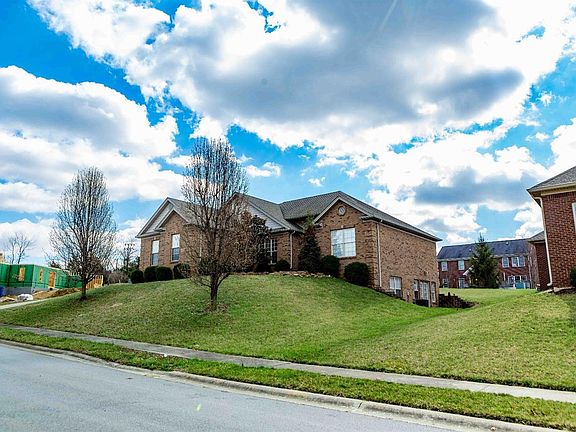 2nd image of 304 Twin Pines Ln