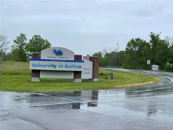 205 Charter Oaks Dr, Buffalo, NY 14228