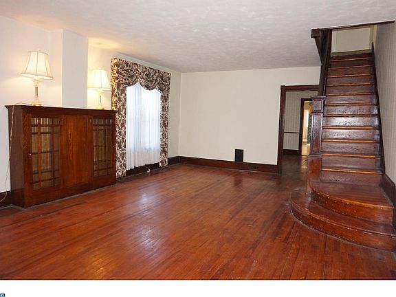 3rd image of 1021 Walnut St