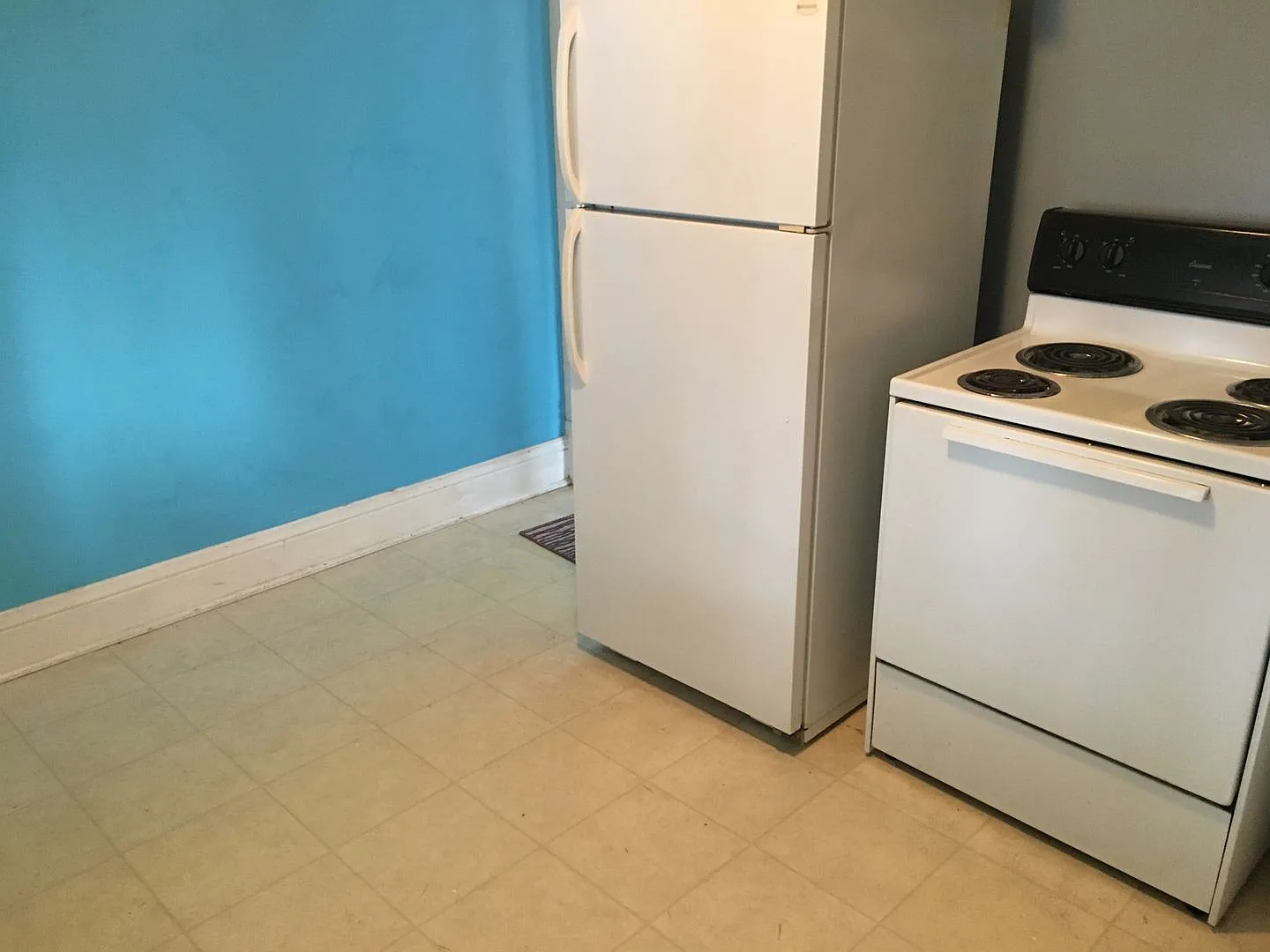 Spacious 1-bedroom Upper Near UWSP Campus — Photo 3