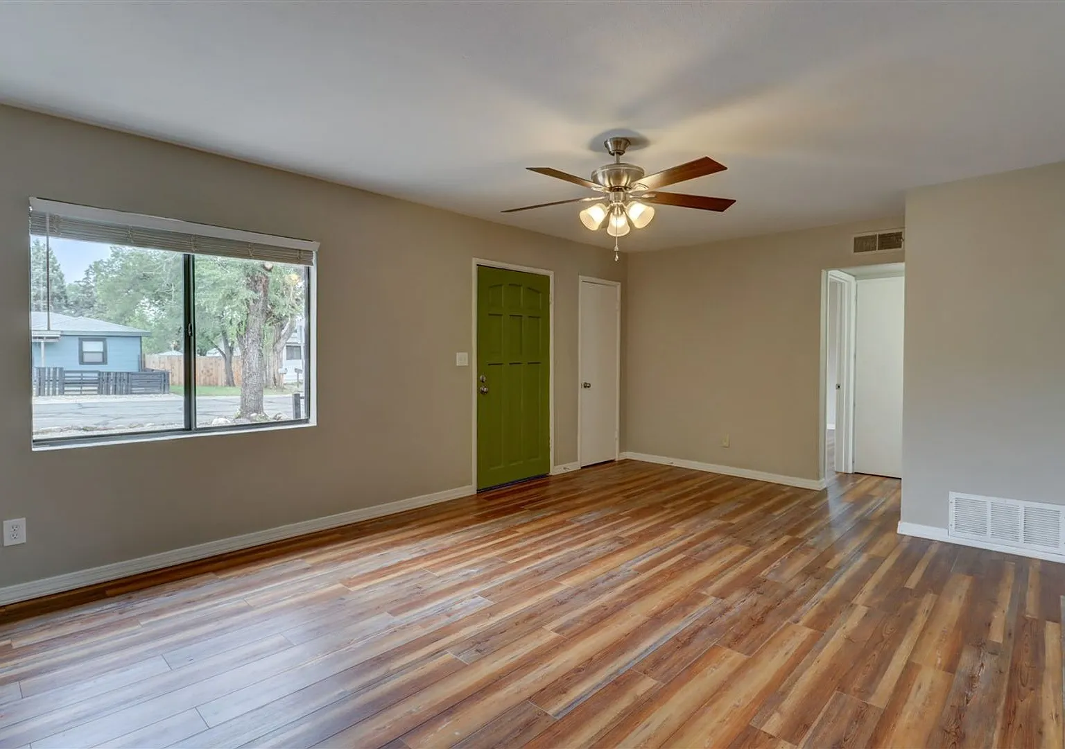 Price reduced. College students welcome in this 4 bedroom home! — Photo 4