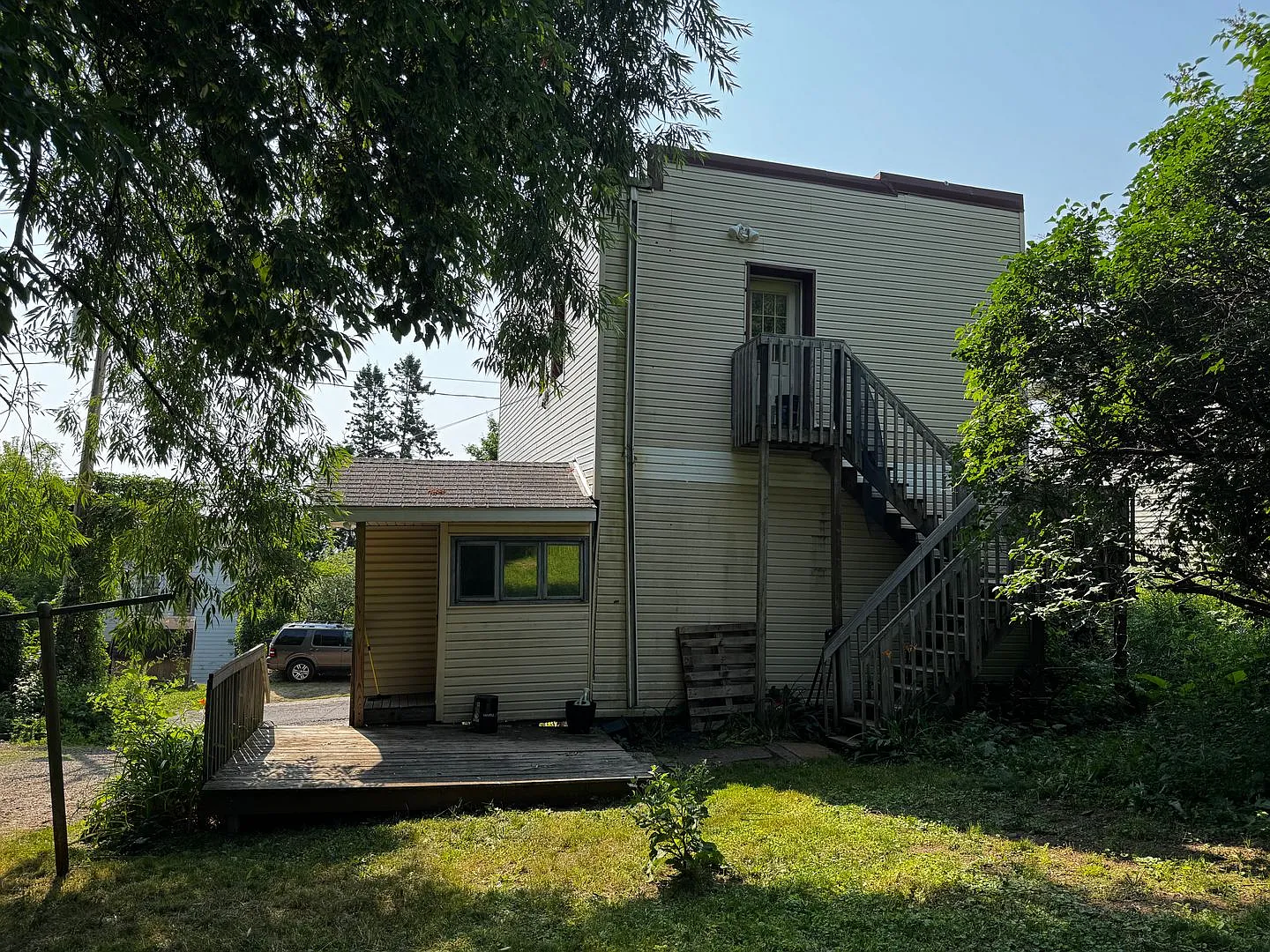 214 E 8th St — Photo 2