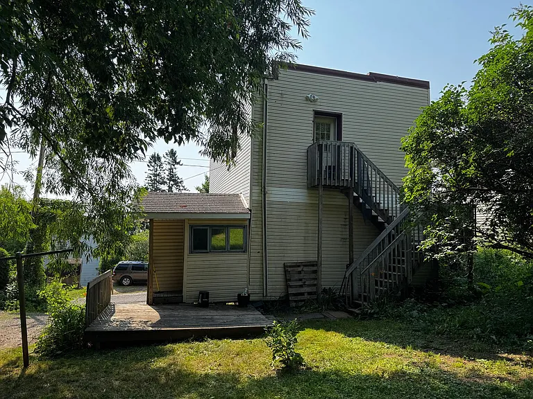 214 E 8th St — Photo 2