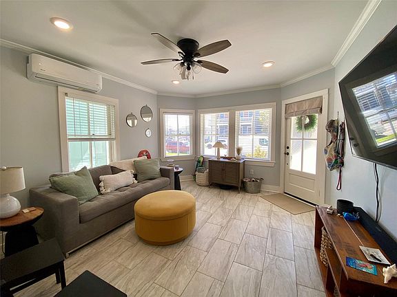 4th image of 1604 Avenue L