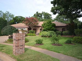 801 Maplewood Ct, Euless, TX 76039