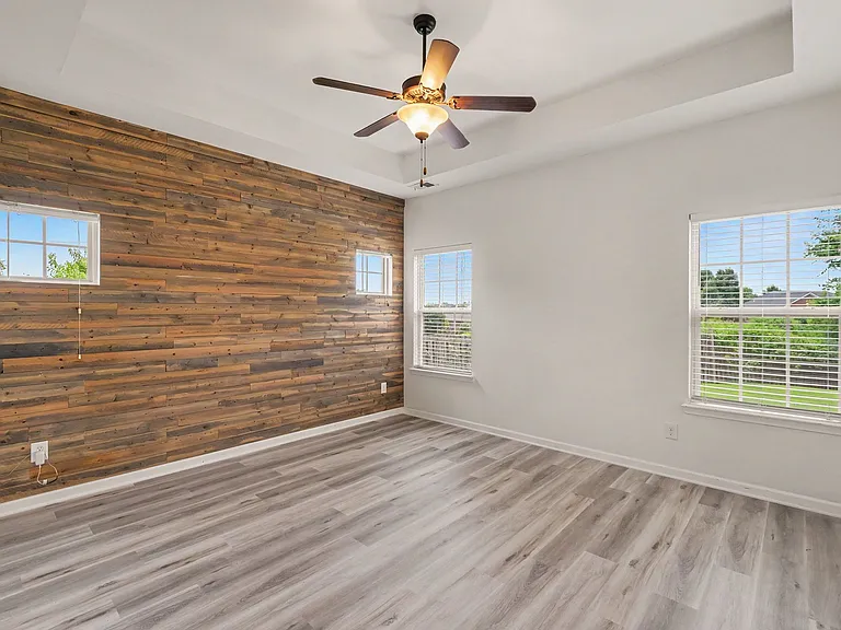 1046 Hemlock Dr — Photo 19