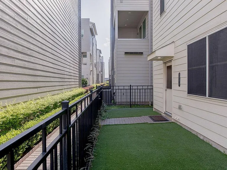 2726 Eado Edge Ct — Photo 24
