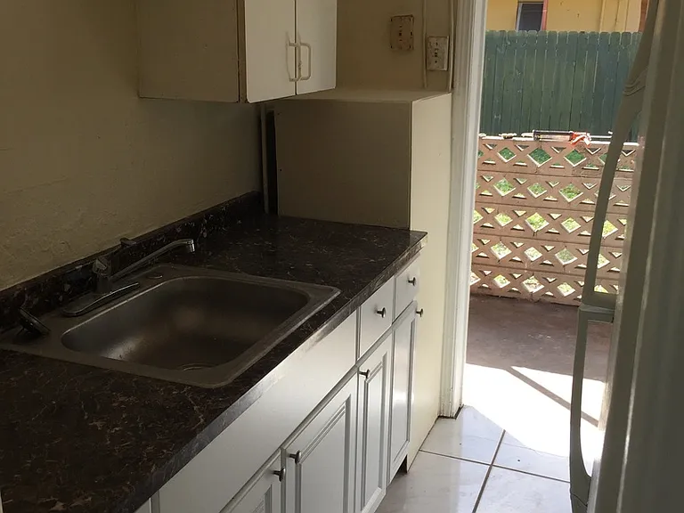 1308 NW 4th St — Photo 9
