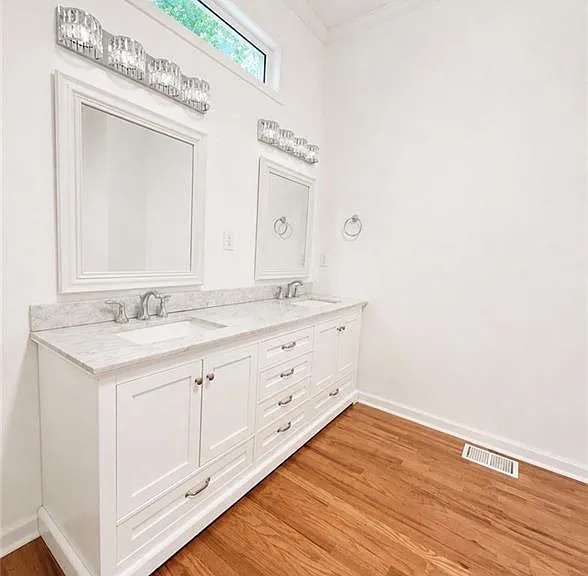 3235 Bentwood Close — Photo 43