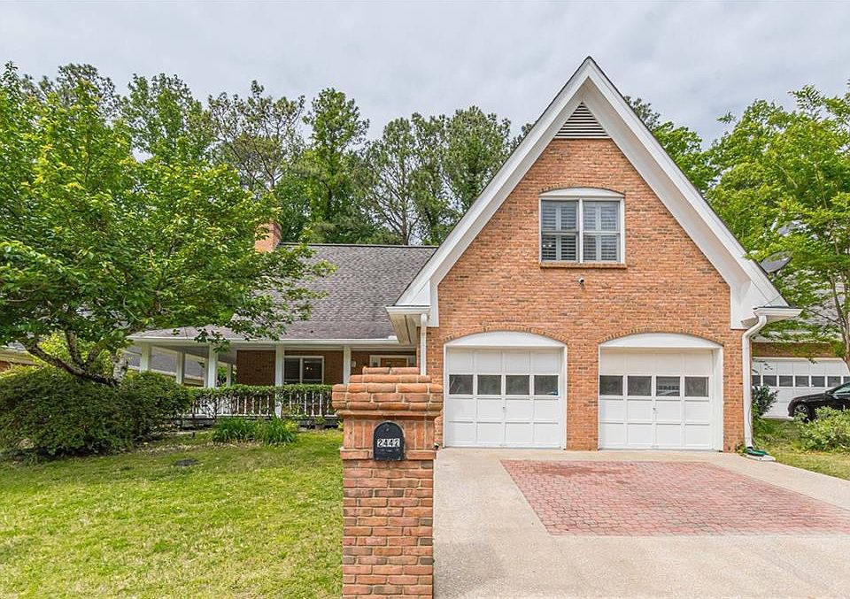 1st image of 2442 Kings Ct NE