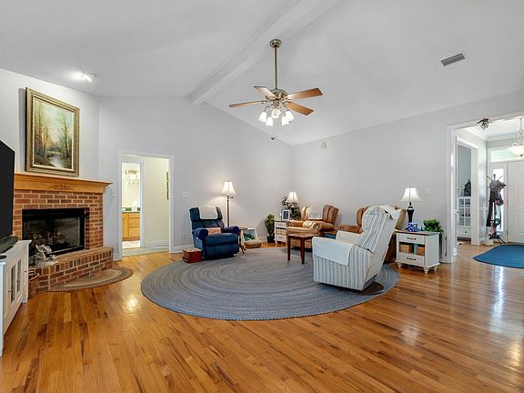 2nd image of 10519 Casanova Dr