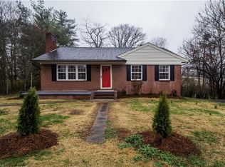 102 Solo Ln, Mount Airy, NC 27030