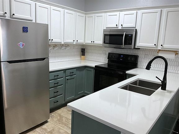 2nd image of 2808 Irving Ave