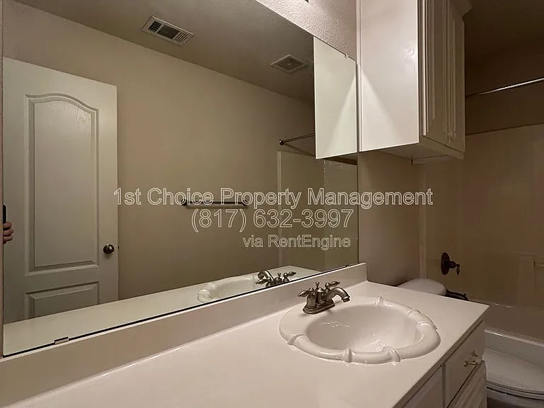 1835 Woodchase Dr — Photo 22