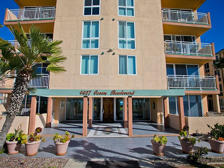 4627 Ocean Blvd #220 — Photo 40