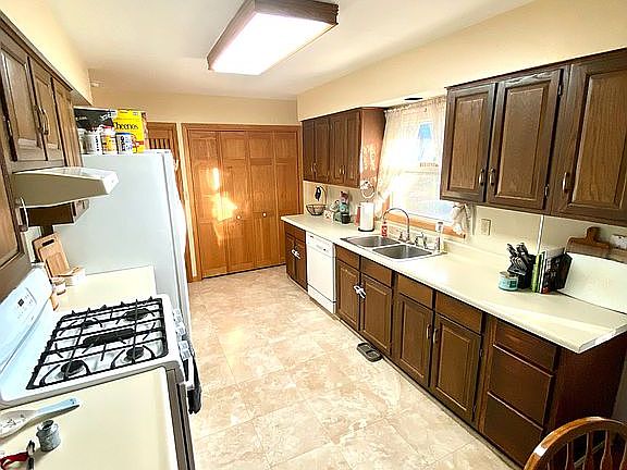3rd image of 154 Joyce Ave