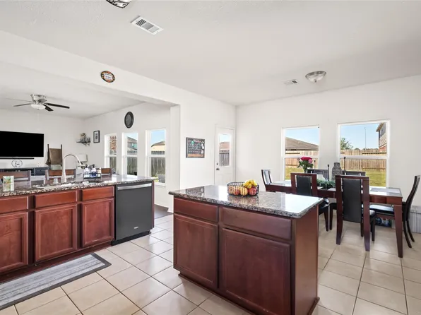 2011 Beach Bluff Rd, Rosenberg, TX 77469