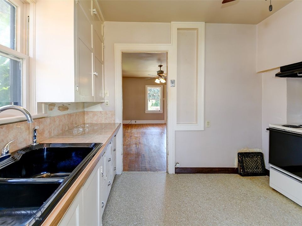 218 W Chinook St, Livingston, MT 59047 Zillow