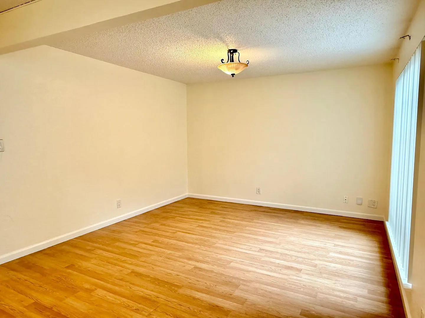 $3,490 / Stunning 4BR/3BA Family Home in Union City — Photo 4