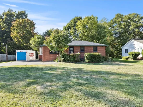 6368 Center St, Lake View, NY 14085