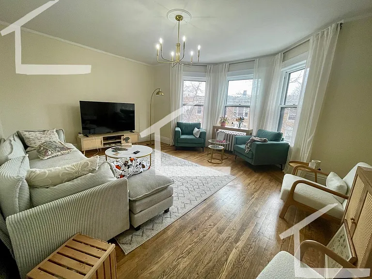 13 Euston St #3 — Photo 5