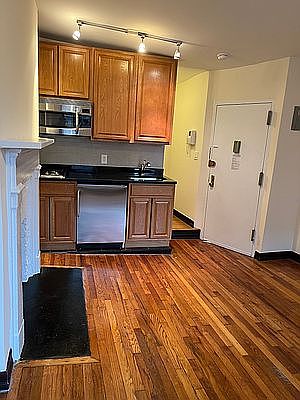3rd image of 76 Charles St APT 4F