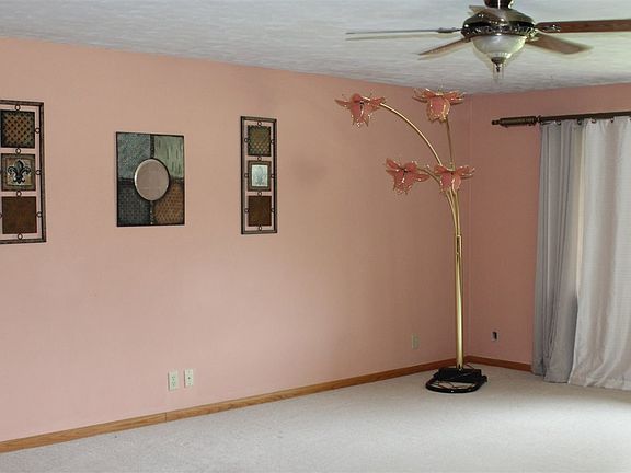 4th image of 1122 N Lexington Dr