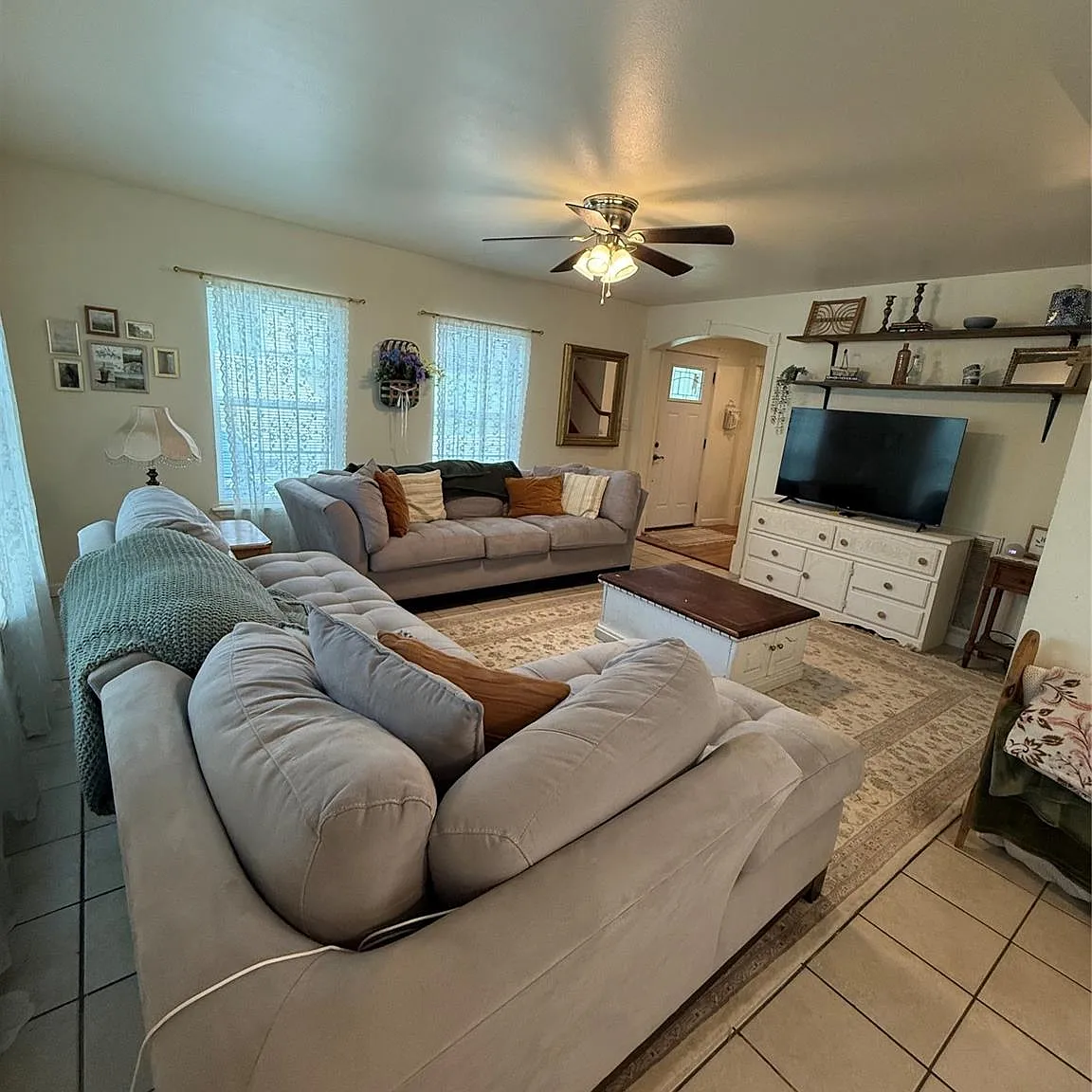4 bed, 2.0 bath, 1640 sqft, $1,695 — Photo 3