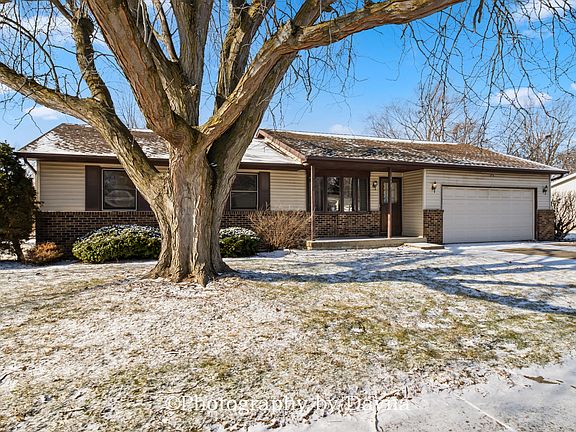 3rd image of 473 Mohawk Dr