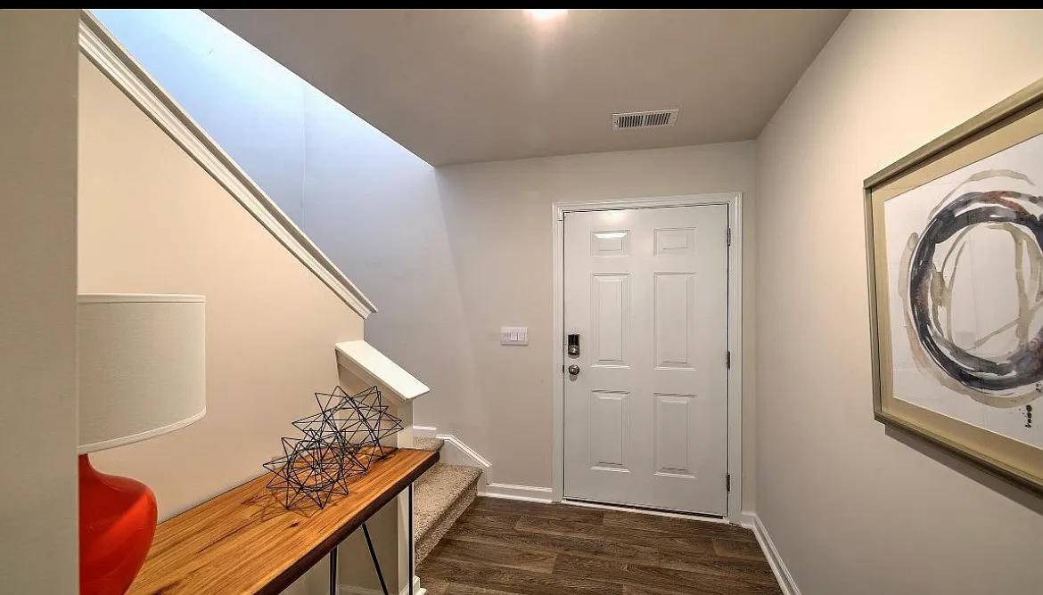 3 bed, 2.5 bath, 1381 sqft, $1,650 — Photo 4