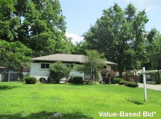 3072 Coventry Dr, Waterford, MI 48329