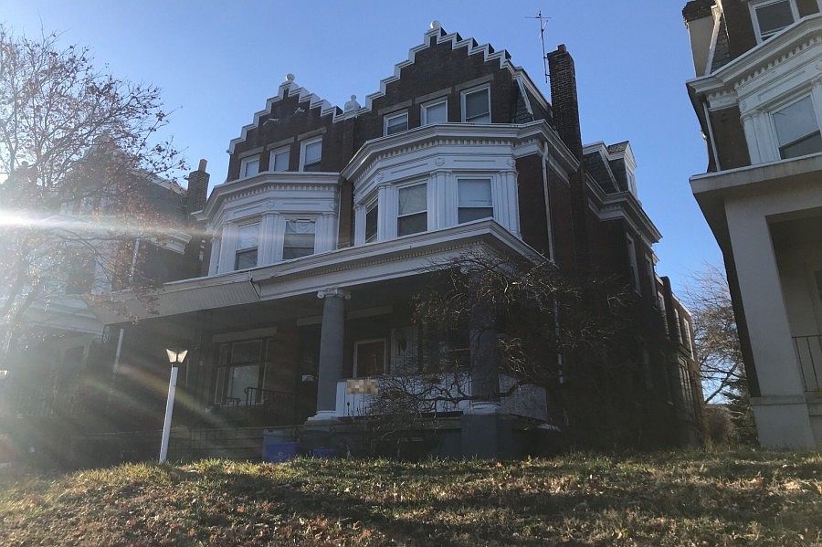 2nd image of 521 E Washington Ln